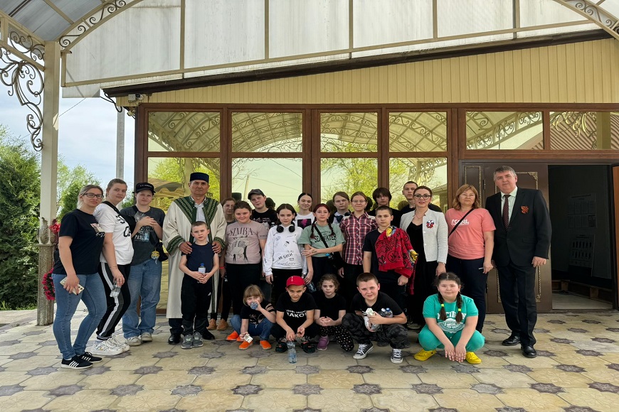 Экскурсия детей из Белгородской области в молельный дом города Нефтекумск.